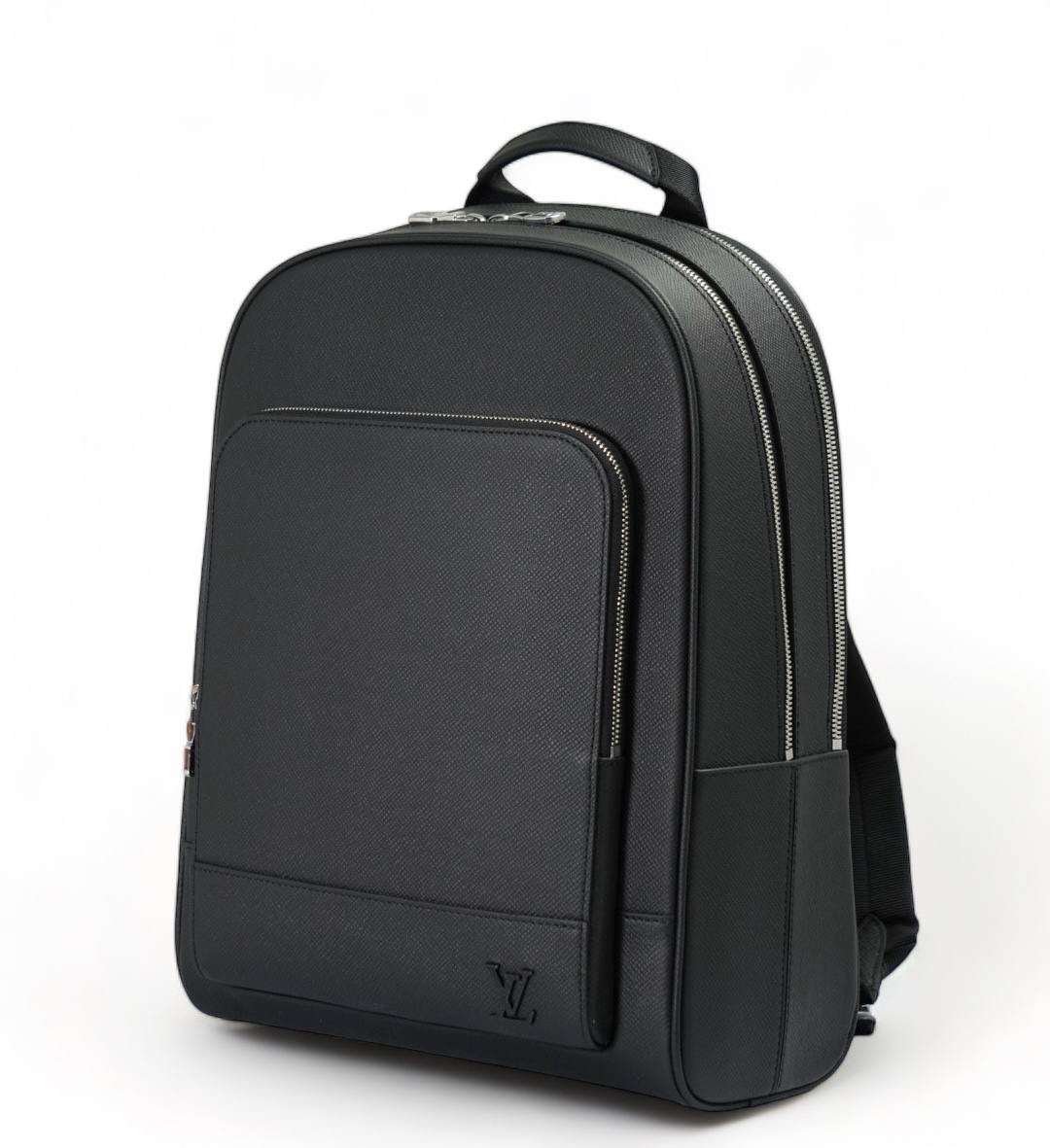 lv-ryukzak-adrian-iz-chernoj-kozhi-taiga-s-bolshim-perednim-karmanom.jpg LV рюкзак ADRIAN из черной кожи Taiga с большим передним карманом — изображение 1