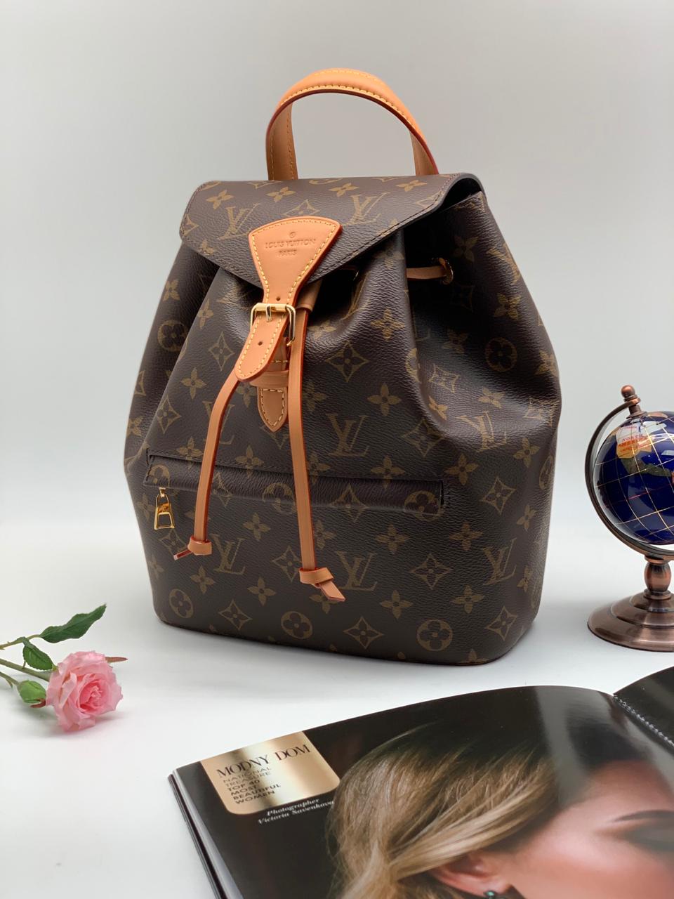 lv-ryukzak-s-klapanom-korichnevaya-monogramma-bolshoj.jpg LV рюкзак с клапаном коричневая монограмма большой — изображение 1