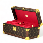LV шкатулка под часы прямоугольная коричневая монограмма красная внутри