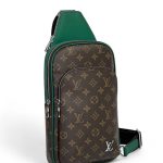 LV Слинг коричневая монограмма с вставками из зеленой гладкой кожи большой карман спереди и железное лого