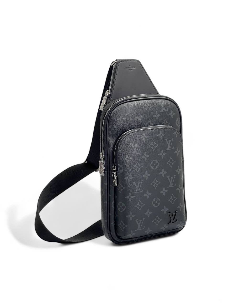 lv-sling-seraya-monogramma-bolshoj-karman-speredi-i-zheleznoe-logo.jpg LV Слинг серая монограмма большой карман спереди и железное лого — изображение 1