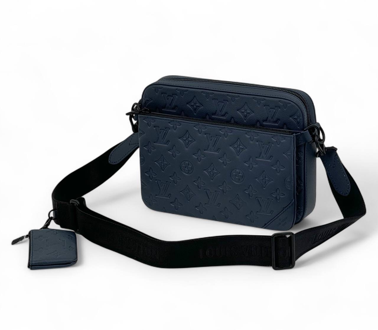 lv-smessendzher-sinyaya-kozha-tesnenie-monogram.jpg LV смессенджер синяя кожа теснение монограм — изображение 1