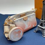 LV сумка MULTI POCHETTE ACCESSOIRES розовая канва с крупной монограммой