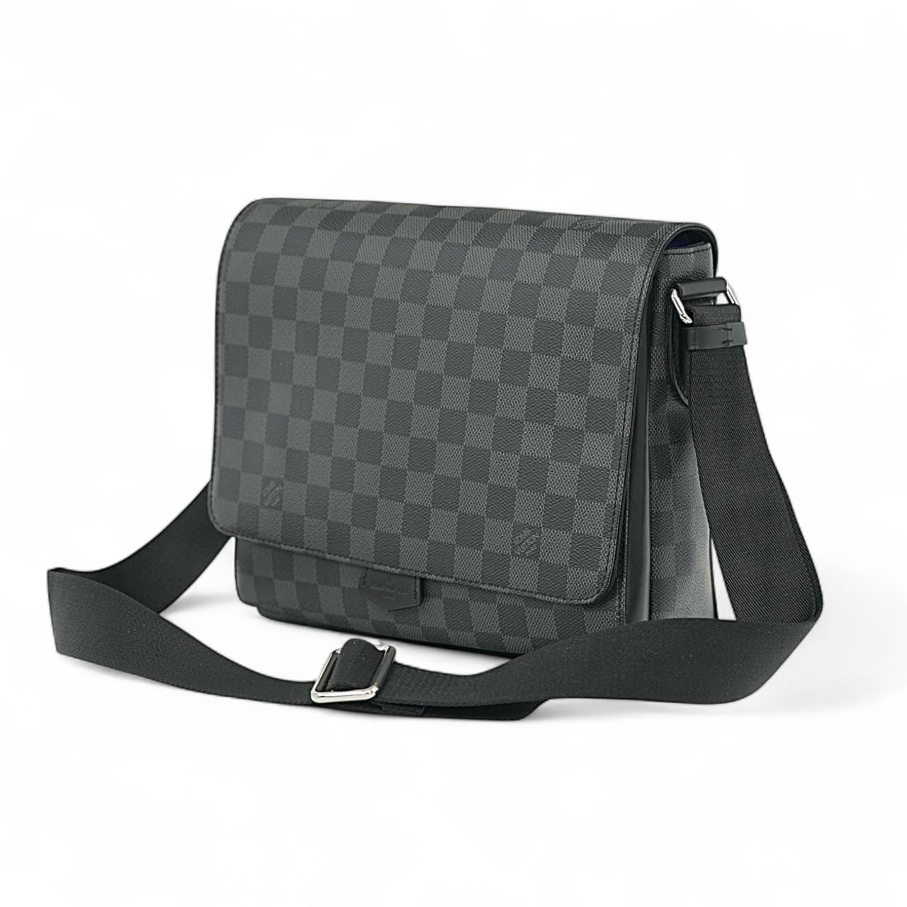 lv-sumka-new-messenger-kanva-seraya-shashka.png LV сумка NEW MESSENGER Канва серая шашка — изображение 1