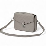 LV сумка Pochette Metis кожа монограмма светло-серая