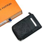 LV визитница гладкая кожа тиснение монограмм с отделением на кнопке