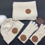 LV зимний набор (шарф-перчатки-шапка) белый с гербовой нашивкой