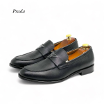 PRADA лоферы из кожи сафьяно черного цвета с треугольным лого на перемычке