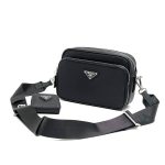 PRADA мессенджер черный из кожи софьяно маленький прямоугольный с внешним карманом на молнии