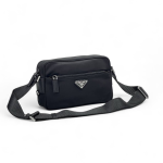 PRADA Мессенджер прямоугольный горизонтальный нейлон черный карман с переди на молнии треугольный логотип