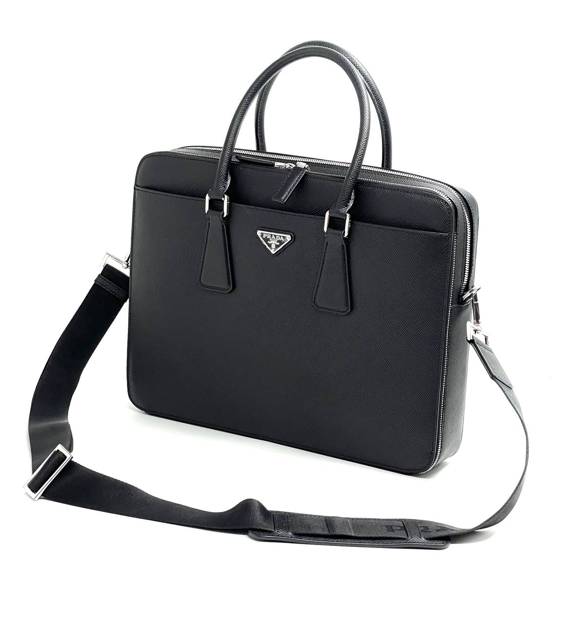 prada-portfel-kozha-sofyano-myagkij-chernyj-s-dvumya-molniyami.png PRADA портфель кожа софьяно мягкий черный с двумя молниями — изображение 1
