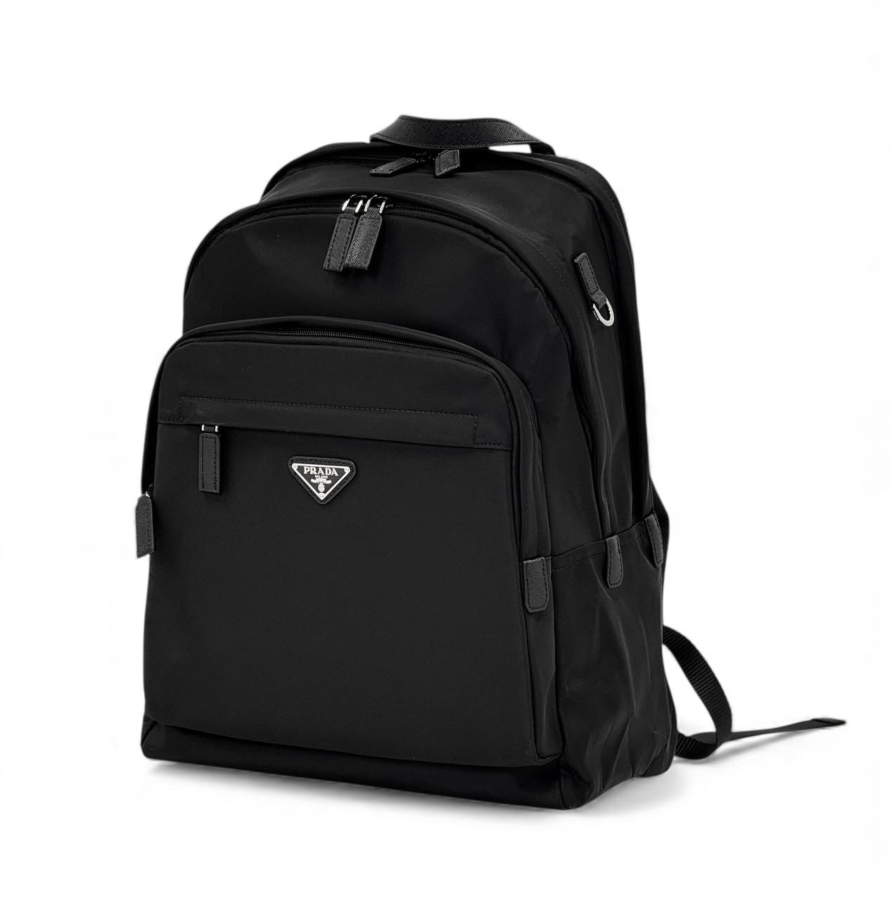 prada-ryukzak-nejlon-bolshoj-perednij-karman-metallicheskij-logotip-chernyj.jpg PRADA рюкзак нейлон большой передний карман металлический логотип черный — изображение 1