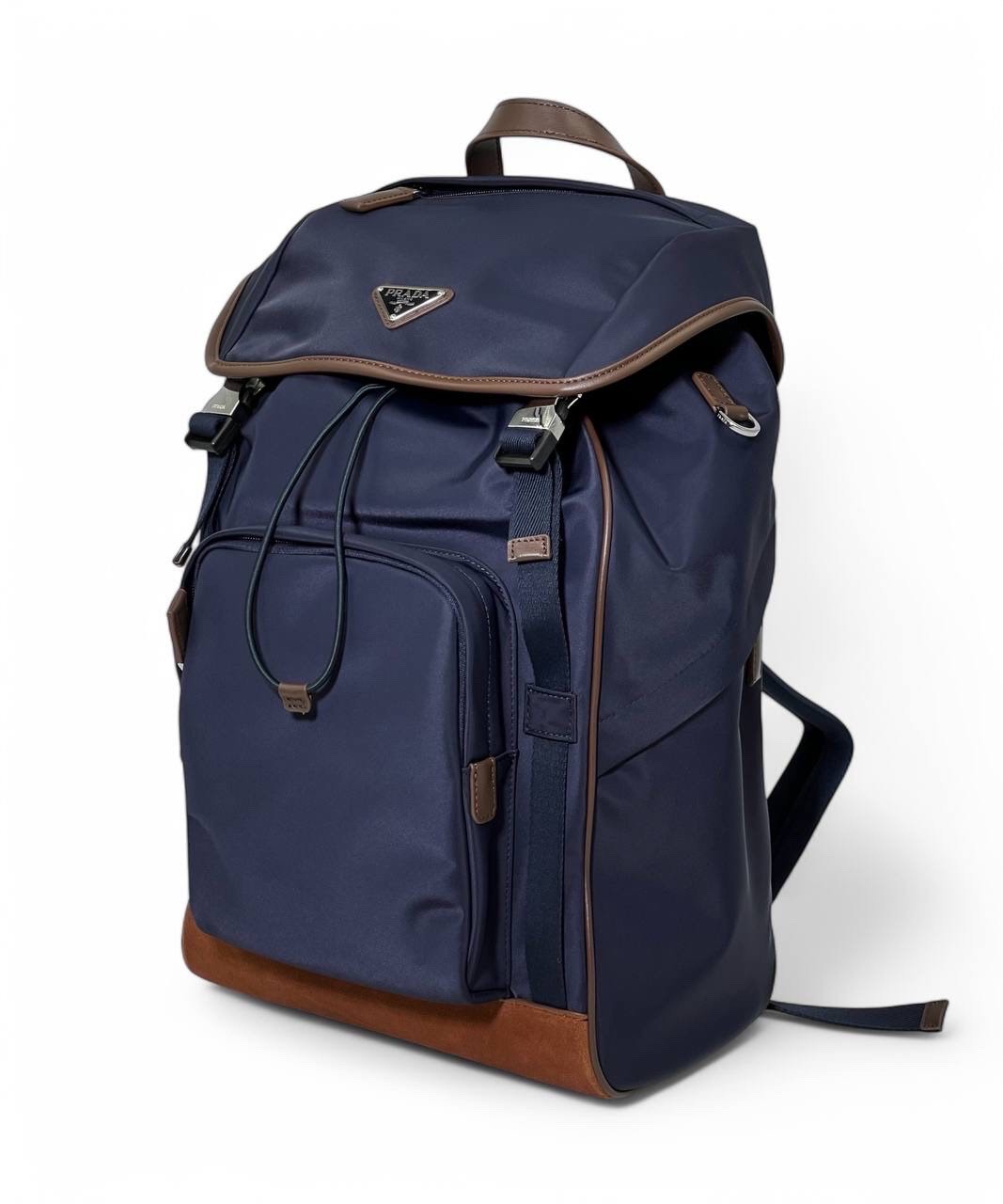 prada-ryukzak-nejlon-s-klapanom-sinego-czveta-treugolnyj-logotip.jpg PRADA рюкзак нейлон с клапаном синего цвета треугольный логотип — изображение 1