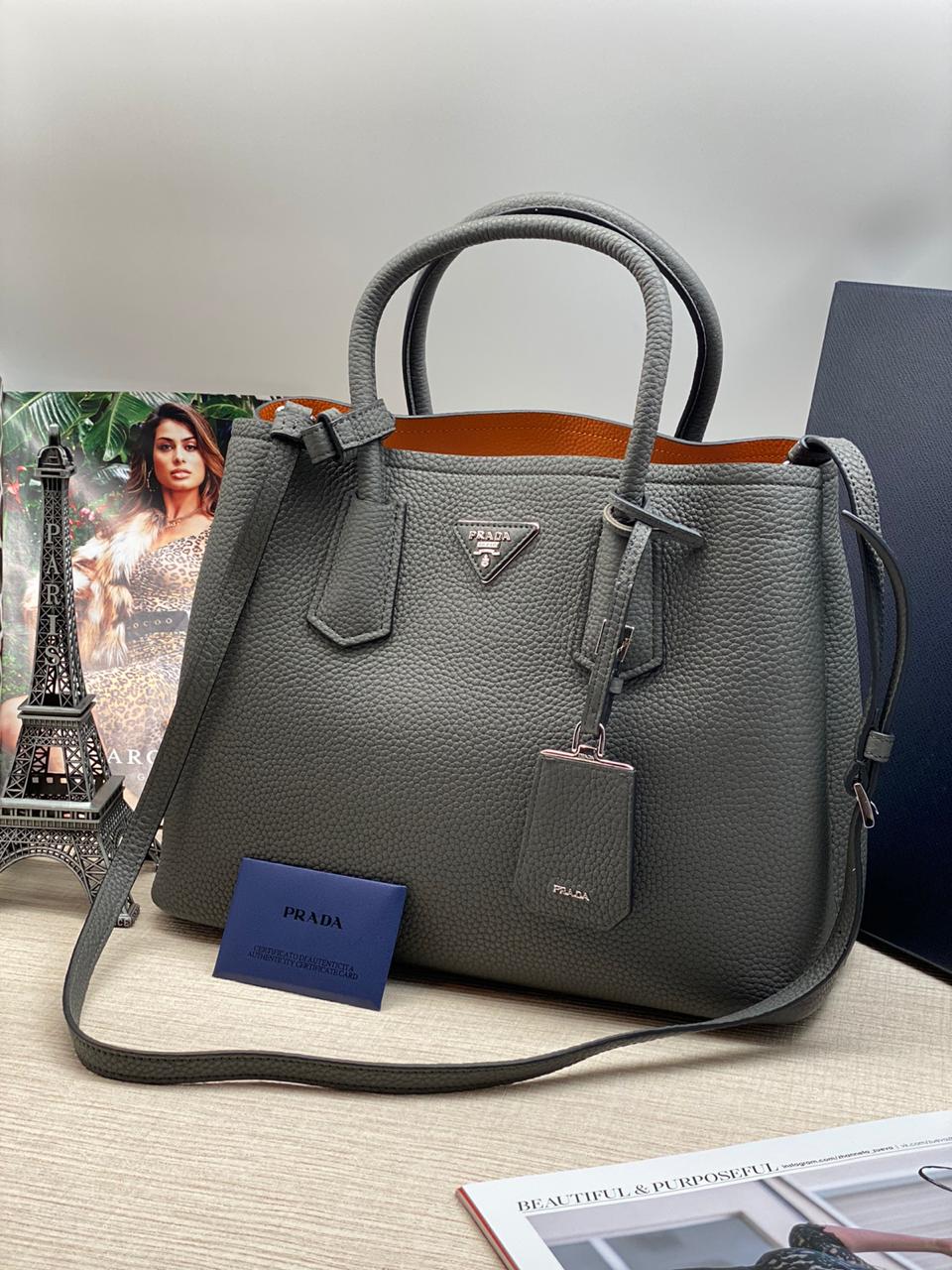 prada-sumka-kozha-togo-seraya.jpg PRADA сумка кожа Того серая — изображение 1