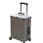 RIMOWA 50 см чемодан серебро черная ручка
