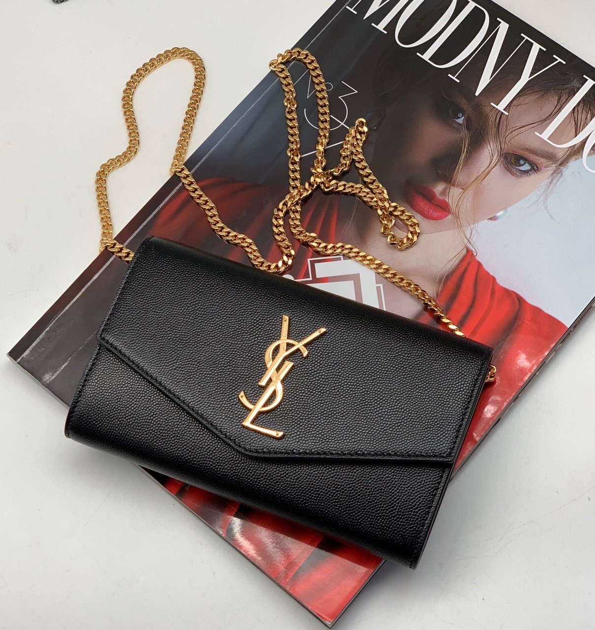 sl-sumka-s-klapanom-malenkaya-kozha-ikra-chernaya-logotip-zoloto.jpg SL сумка с клапаном маленькая кожа икра черная логотип золото — изображение 1
