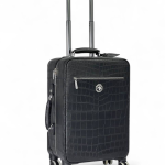 SR чемодан крокодил с карманом на молнии