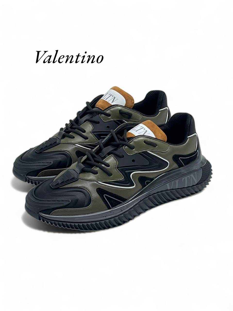 valentino-krossovki-haki-korichnevyj-yazychok.png VALENTINO кроссовки хаки коричневый язычок — изображение 1