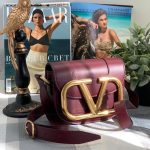 VALENTINO сумка с клапаном маленькая с большим золотым логотипом бордовая