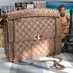 VALENTINO сумка с клапаном мятая кожа с шипами бежевая золото большая