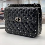 VALENTINO сумка с клапаном мятая кожа с шипами черная