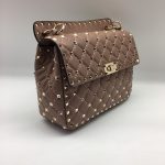 VALENTINO сумка с клапаном с шипами бежевая