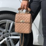 VALENTINO сумка с клапаном с шипами вертикальная бежевая