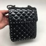 VALENTINO сумка с клапаном с шипами вертикальная черная