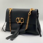 VALENTINO сумка с клапаном зернистая кожа черная ручка-цепочка золото