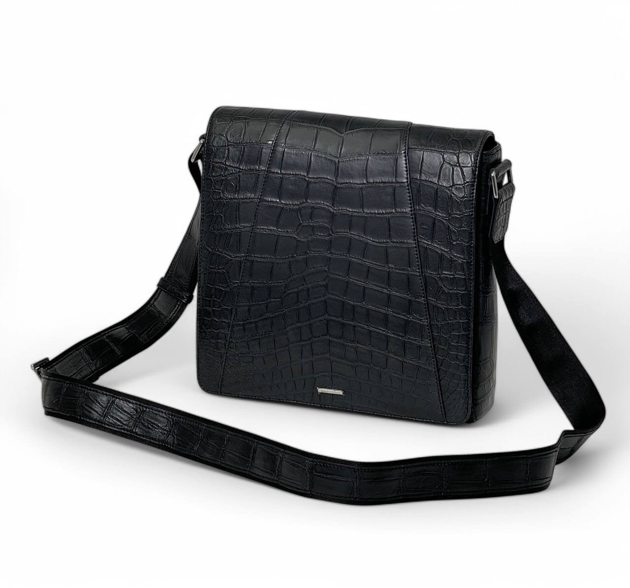 zilli-messendzher-chernyj-s-klapanom-iz-kozhi-krokodila-logotip-serebro.jpg ZILLI мессенджер черный с клапаном из кожи крокодила логотип серебро — изображение 1