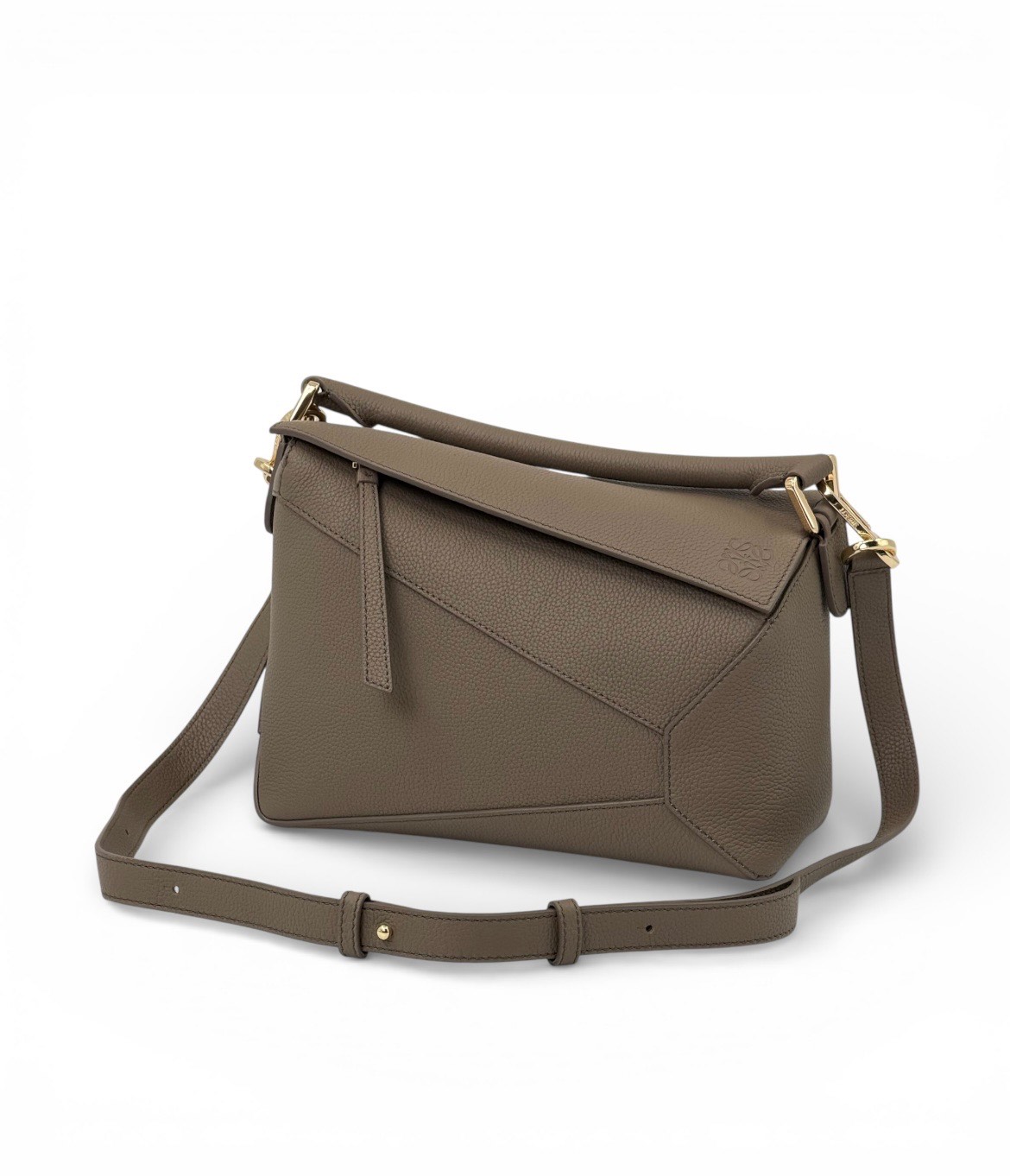 loewe-puzzle-kozha-togo-etup-zoloto-24-sm.jpg LOEWE Puzzle кожа того этуп золото 24 см — изображение 1